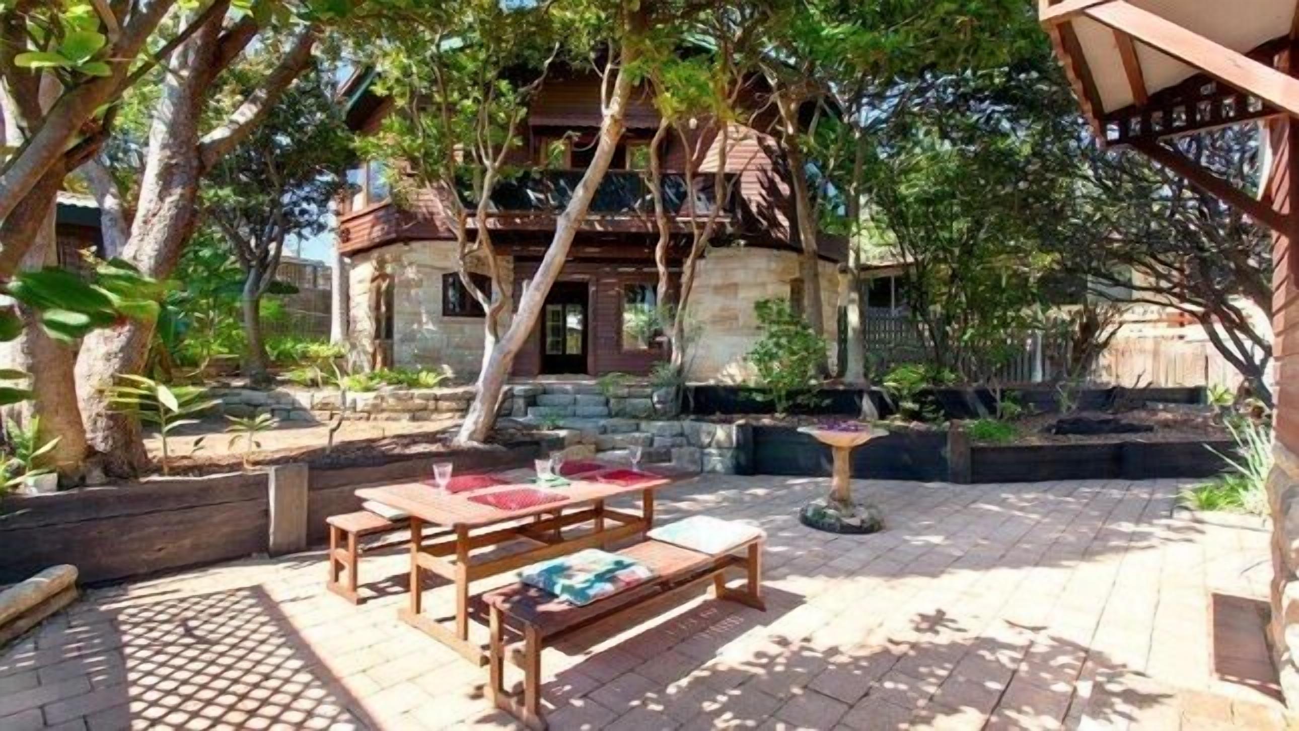 Off-Peak Specials! Ocean-view, 2 Dwellings, Unique Boutique Valla Beach!