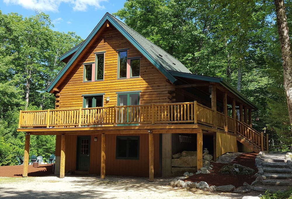 Beautiful Log Home in Suissevale on Lake Winnipesaukee with Beach