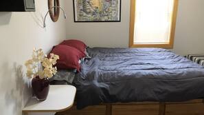 1 bedroom, iron/ironing board, Internet, linens