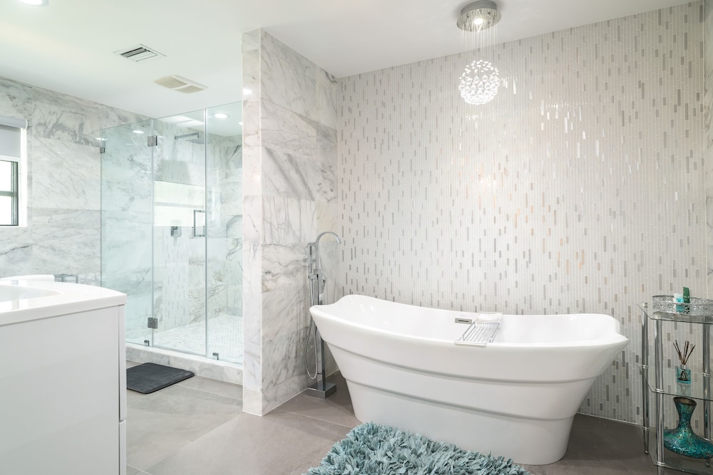 AMAZING LARGE NEWLY REMODELED ESTATE HOME