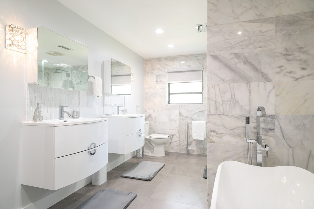 AMAZING LARGE NEWLY REMODELED ESTATE HOME