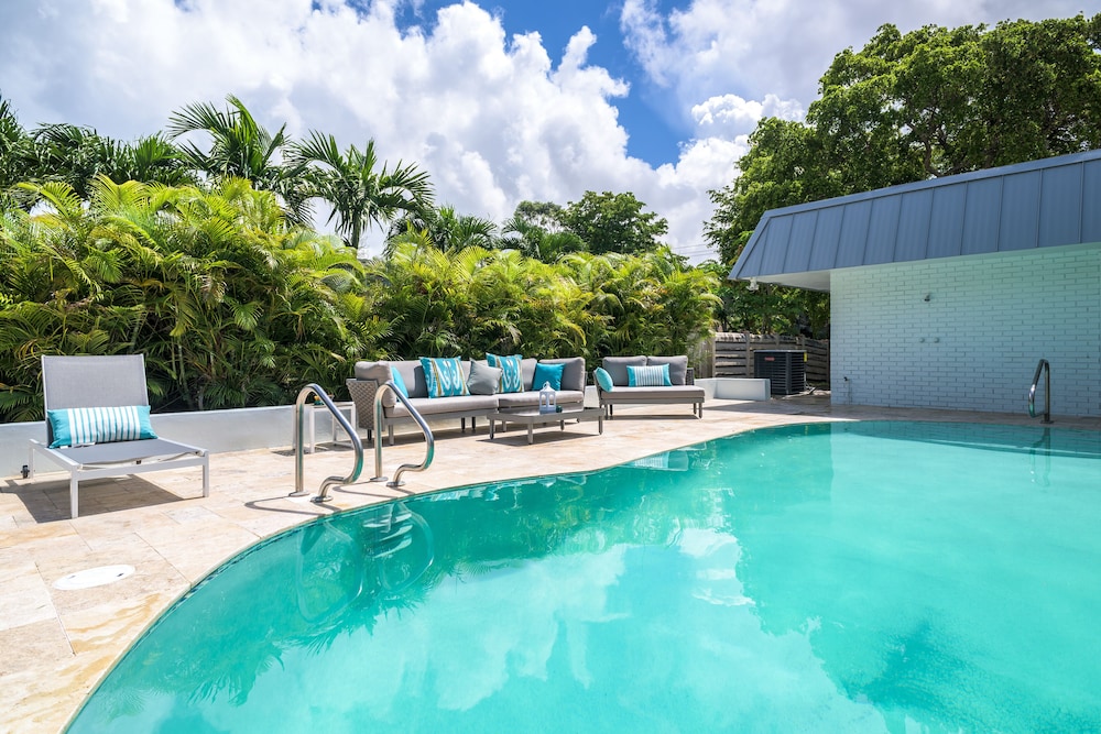 AMAZING LARGE NEWLY REMODELED ESTATE HOME