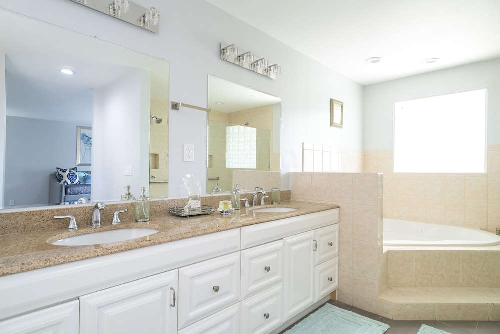 AMAZING LARGE NEWLY REMODELED ESTATE HOME