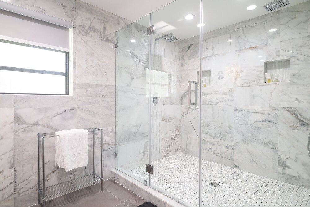 AMAZING LARGE NEWLY REMODELED ESTATE HOME