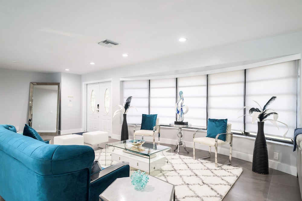 AMAZING LARGE NEWLY REMODELED ESTATE HOME