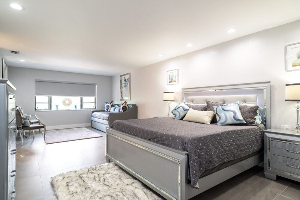 AMAZING LARGE NEWLY REMODELED ESTATE HOME