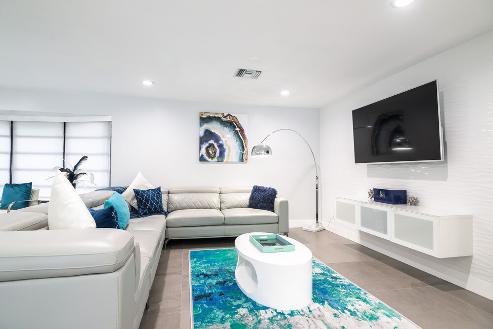 AMAZING LARGE NEWLY REMODELED ESTATE HOME