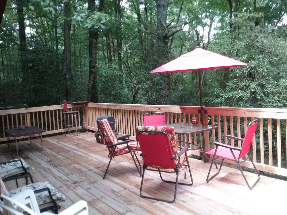The Last Slice Ginger Cake Acres, Newland, NC Vacation Rental Cabin