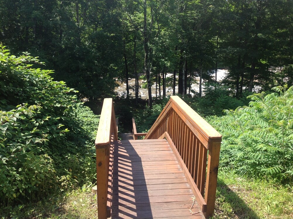 River front Condo with views of ski trails at Loon Mt