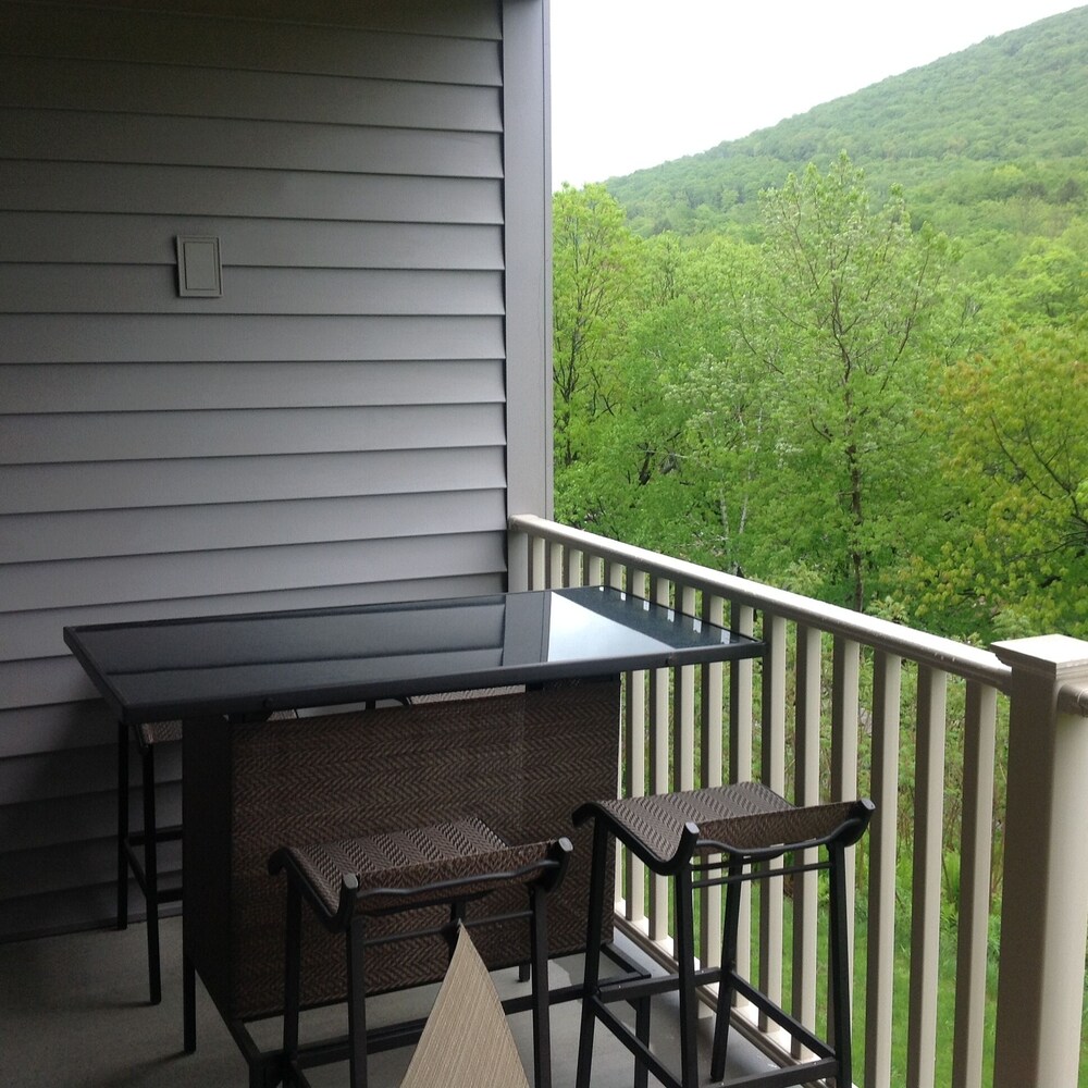 River front Condo with views of ski trails at Loon Mt