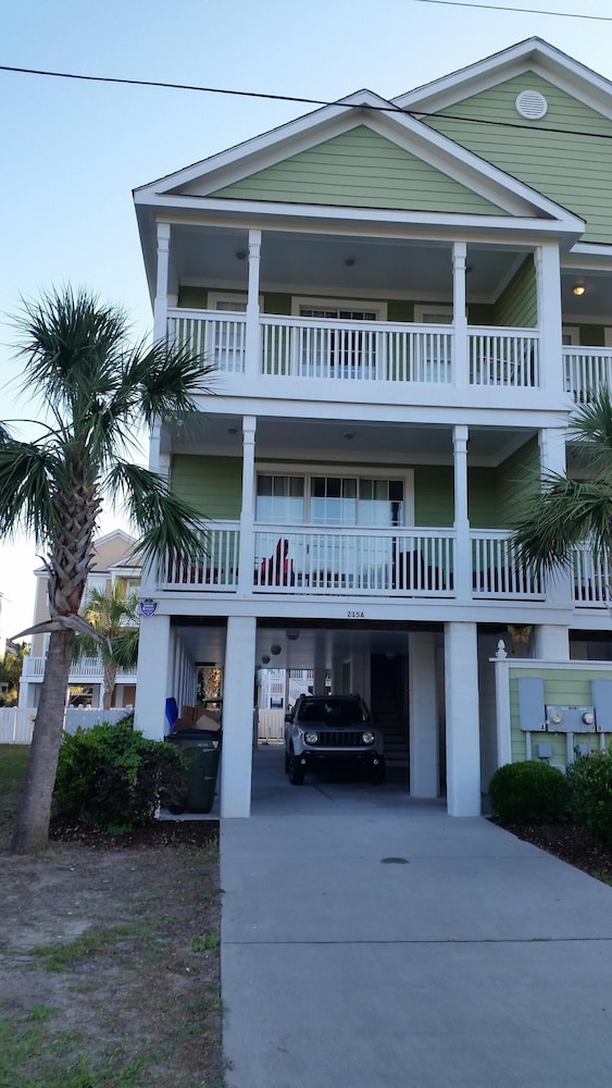 Beautiful Surfside Beach house,steps to the beach.Pool.Golf Cart.Linens Included