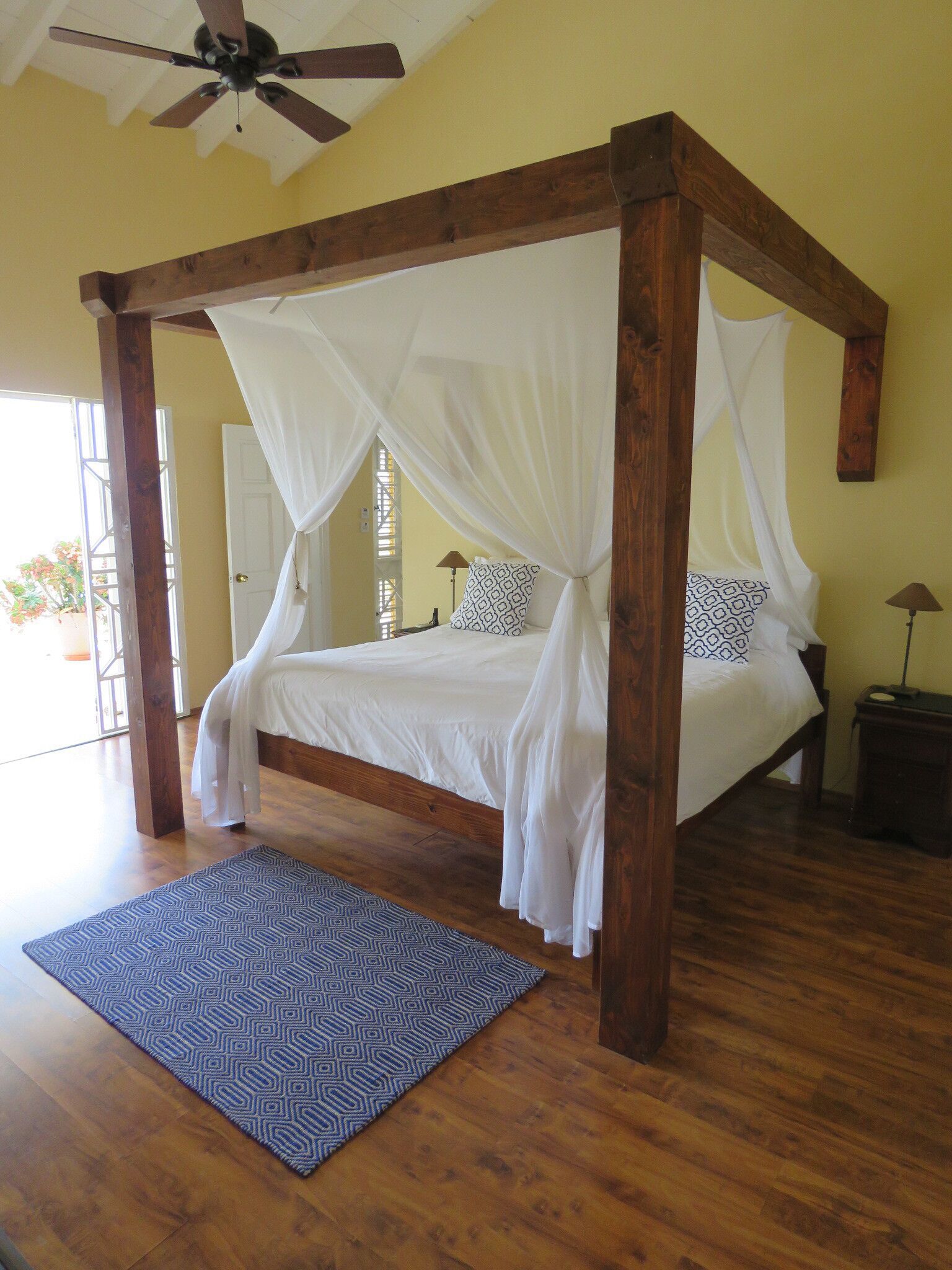 Private romantic retreat, ideally located, panoramic views, walk to the beach. in Westbury, Saint Kitts and Nevis