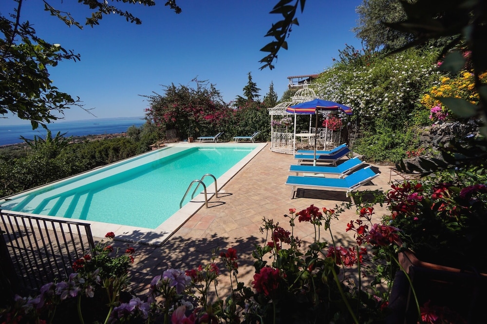 Passion for Sicilian Flowers With a Breathtaking View, With Private Swiming Pool in Aci Castello, Italy