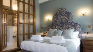 Premium bedding, blackout curtains, free cots/infant beds, rollaway beds