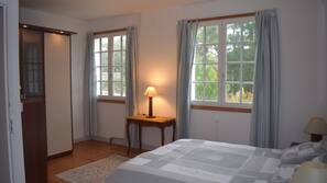 4 chambres, fer et planche à repasser, lits bébé, Wi-Fi