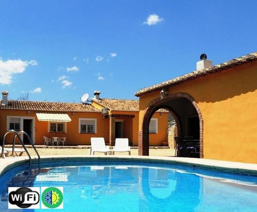 Pool, Charming Villa in Jalon. Private pool. Wifi Costa Blanca