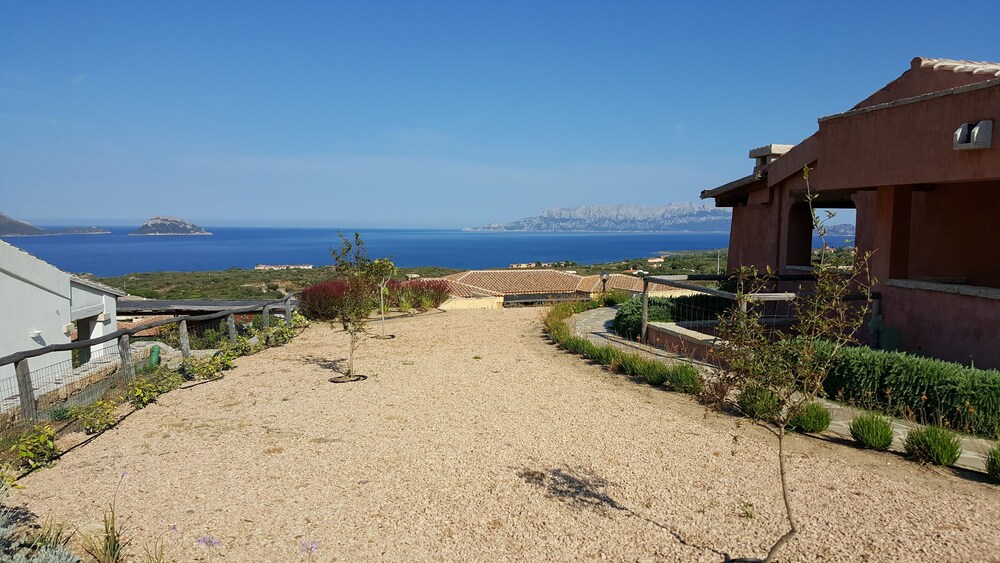 Villa Com Vista Para O Mar Encantador Em Golfo Aranci Ilha