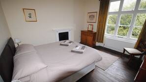 8 bedrooms, iron/ironing board, cots/infant beds, WiFi