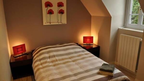 5 chambres, fer et planche à repasser, Wi-Fi, draps fournis