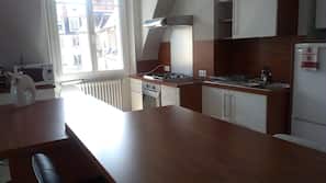 Réfrigérateur, micro-ondes, four, fourneau de cuisine