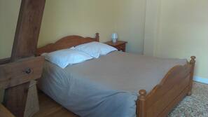 2 chambres, fer et planche à repasser, Wi-Fi, draps fournis