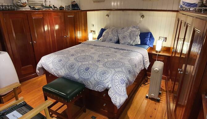 Download A Permanently Moored House Boat In Aigues Mortes Expedia For iPhone Wallpaper A Permanently Moored House Boat In Aigues Mortes Expedia For iPhone