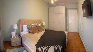 3 slaapkamers, een strijkplank/strijkijzer, gratis babybedden