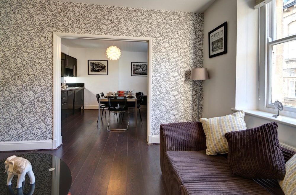 Licatas Apartment Cotswolds Sleeps 6