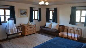 4 Schlafzimmer, Bügeleisen/Bügelbrett, Babybetten, Internetzugang