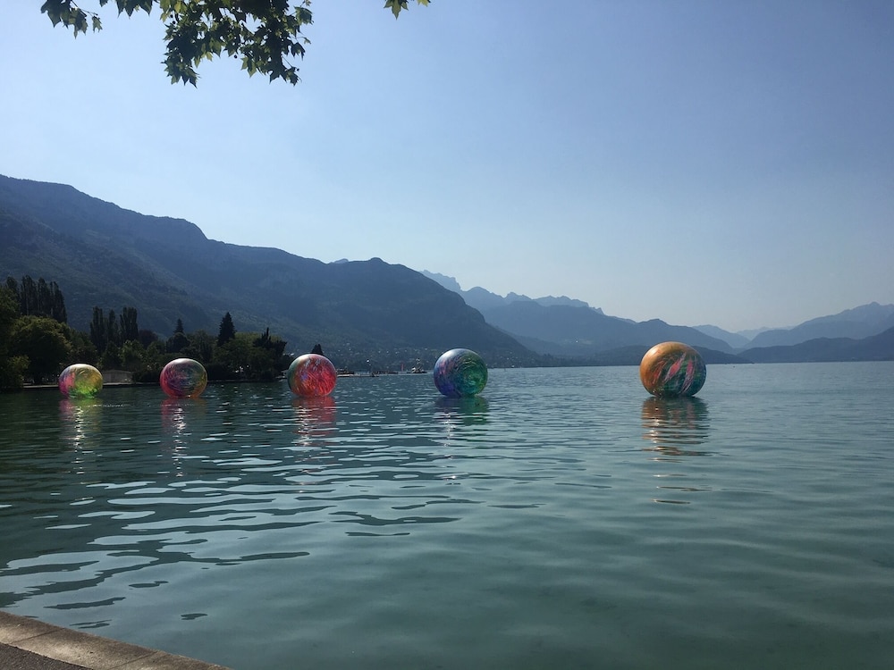 A 50 M Du Lac Close To Shops Restaurant 2019 Room Prices