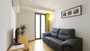 80-cm flat-screen TV with satellite channels