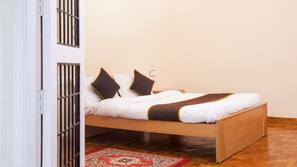 In-room safe, iron/ironing board, linens