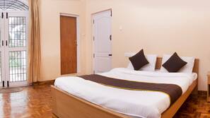In-room safe, iron/ironing board, linens