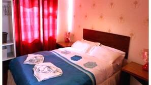 Iron/ironing board, linens
