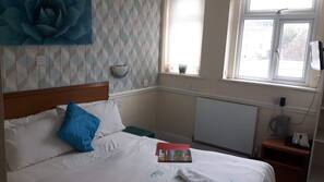 Iron/ironing board, linens