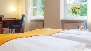 Zimmersafe, Schreibtisch, Bügeleisen/Bügelbrett, kostenloses WLAN