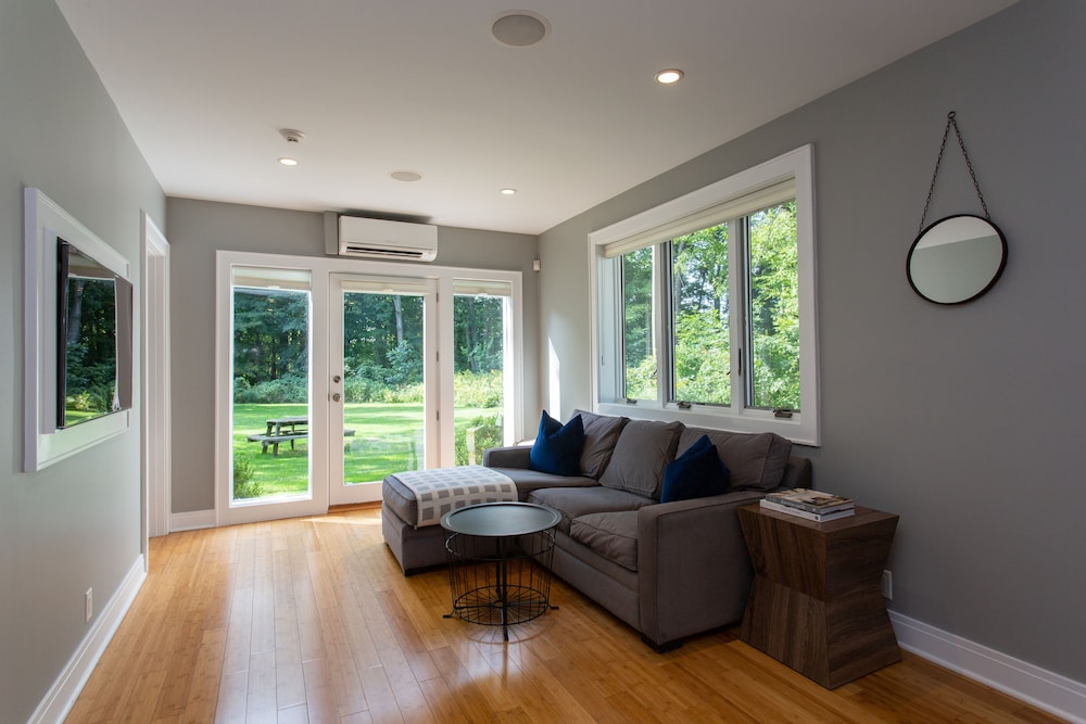 Modern Farmhouse w/ Hot Tub & Guest House surrounded by Nature! 5 mins to Beach