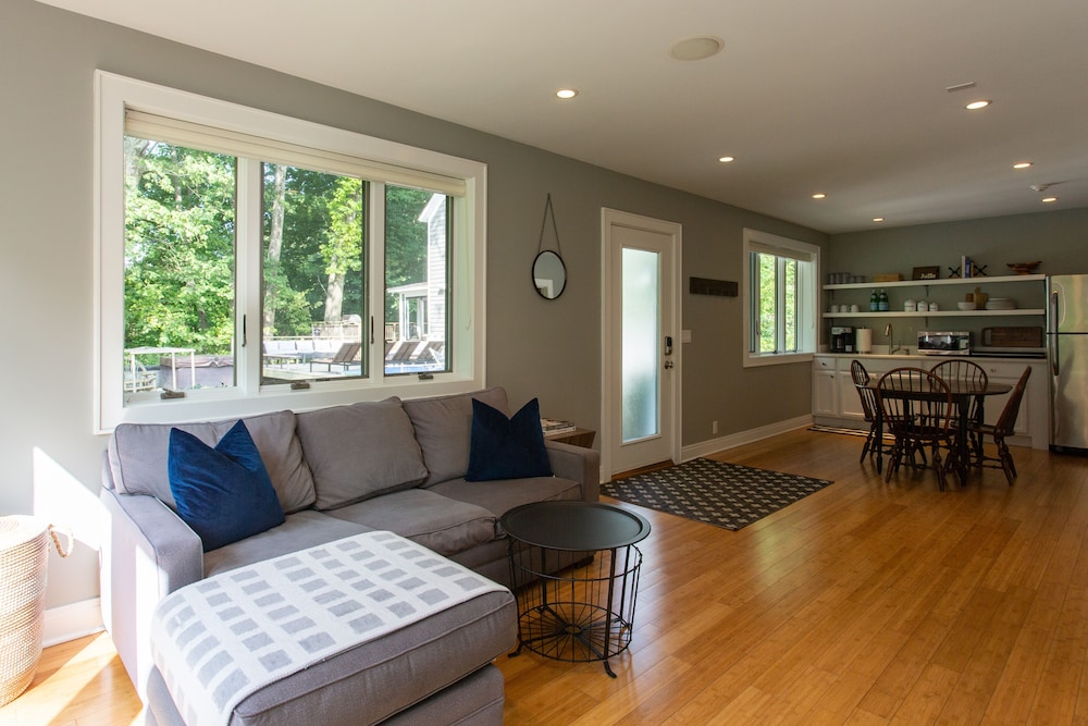 Modern Farmhouse w/ Hot Tub & Guest House surrounded by Nature! 5 mins to Beach