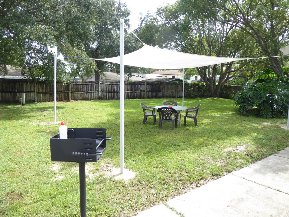 Orlando Area 5BR/2BA Home w/ Jacuzzi!