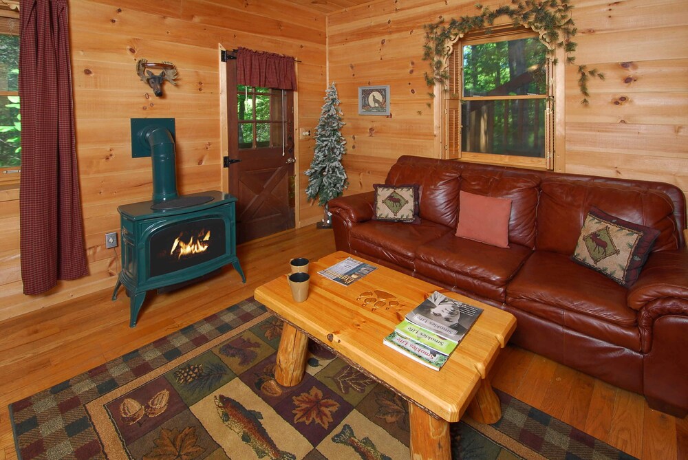 Above Gatlinburg Spectacular View Semi Secluded Spacious Cabin