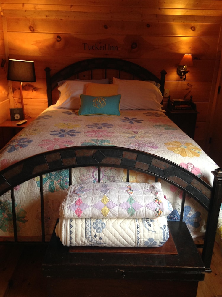 Tucked Inn is a cozy cabin located in Monteagle, Tennessee. Marion County Vrbo