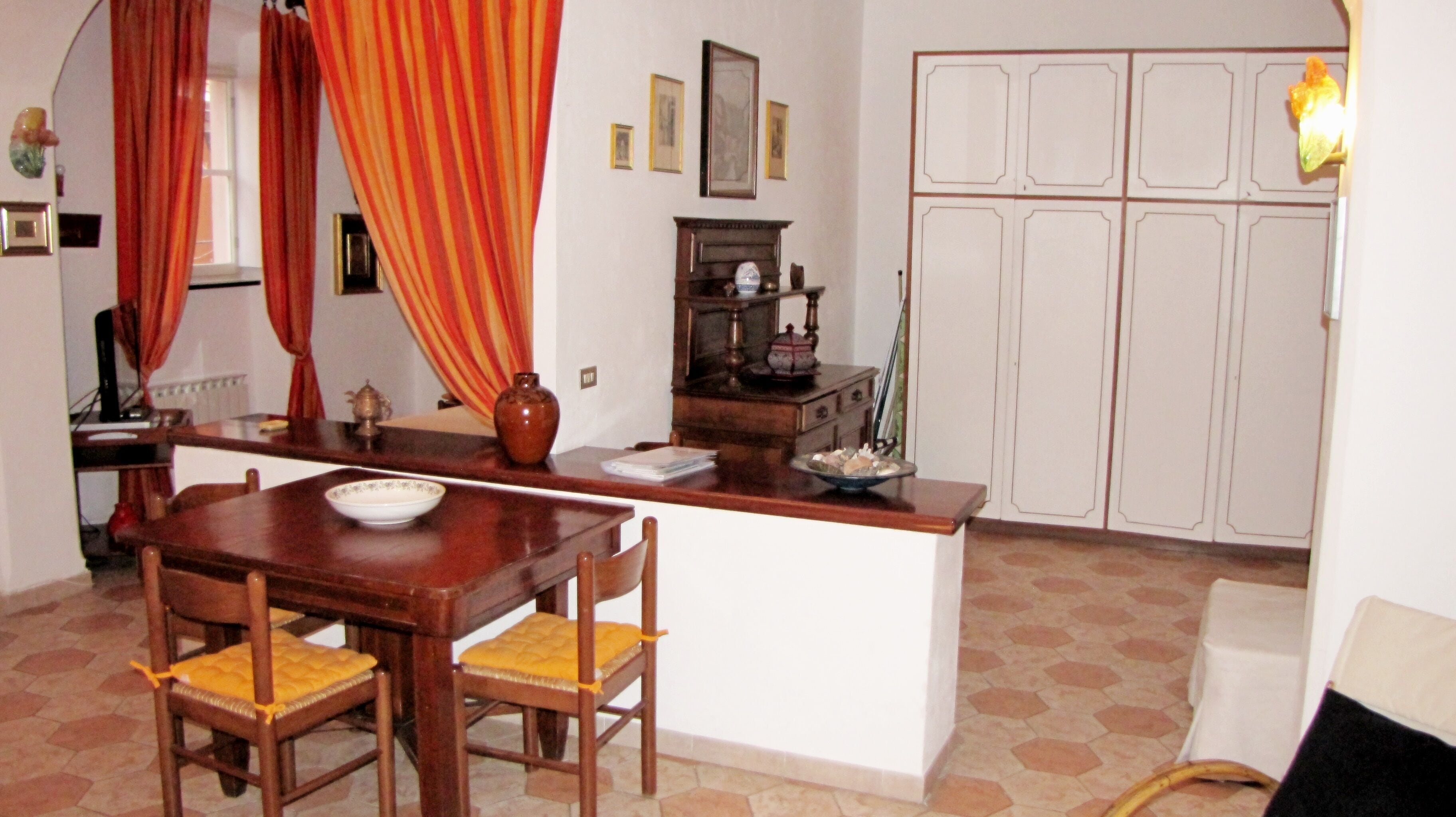 Mansion in the Historic Centre of Sestri Levante Just 250 Metres From the sea in Sestri Levante, Italy