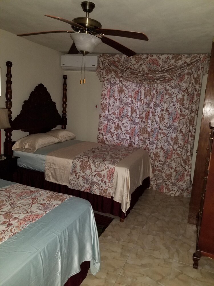 Villa Nebraska Perfect Vacation Home! Montego Bay Vrbo