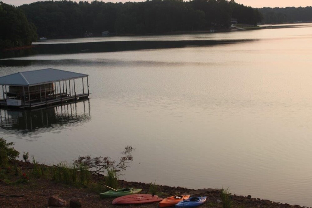 Close to Mountains, Clemson, Asheville, Marina & Best Lake in the Carolinas