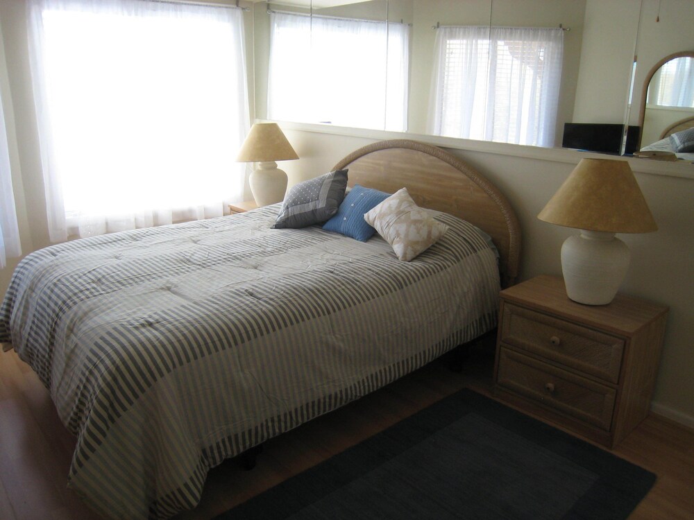 Luxury Townhouse Next to Private Beach & PoolSunday to Sunday