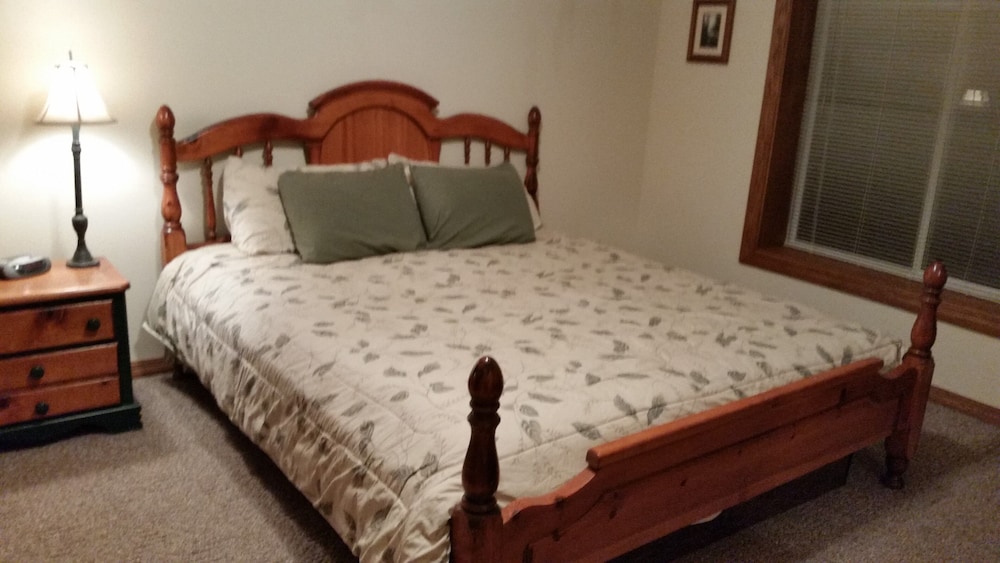 Eagle View Retreat on Long Lake, Large Vacation Home for Families and