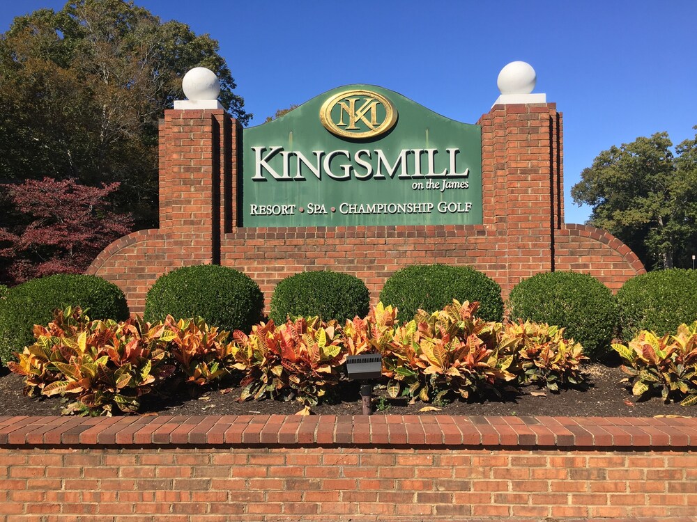 Waterfront Kingsmill 2BR 2BA condo! Low monthly rates for JanuaryMarch