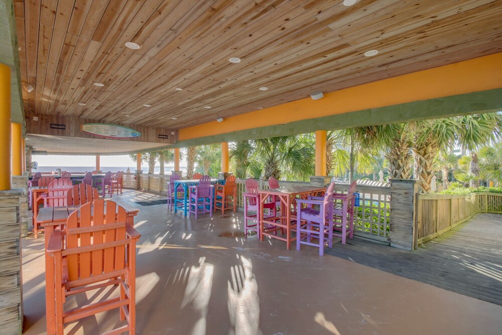 Luxury 2BR Oceanview 11th Floor WITH POOL PASSES! New Furniture Just In!