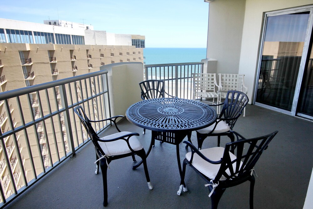 Luxury 2BR Oceanview 11th Floor WITH POOL PASSES! New Furniture Just In!