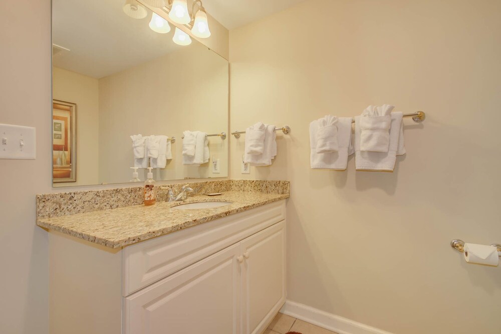 Luxury 2BR Oceanview 11th Floor WITH POOL PASSES! New Furniture Just In!